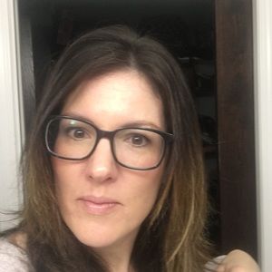 Meet your Posher, Larissa